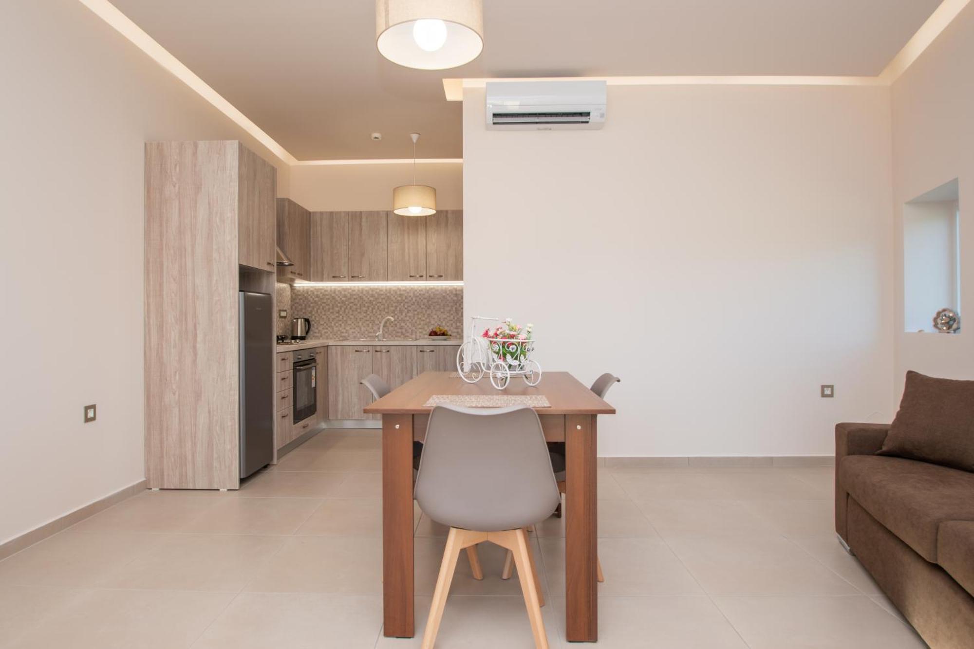 טסיליבי Katsaros Luxury Apts II 5 Min Walk To Beach מראה חיצוני תמונה