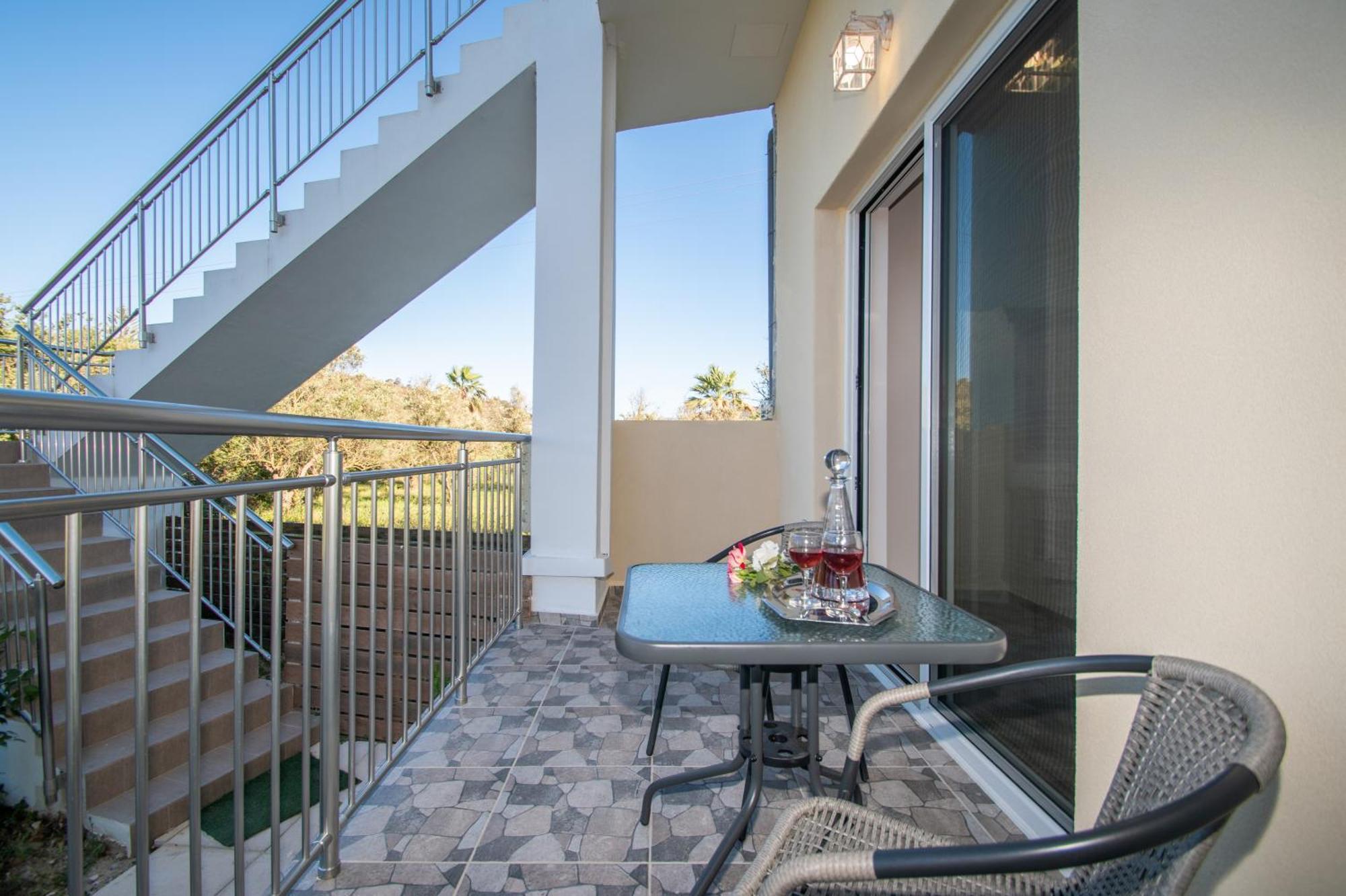 טסיליבי Katsaros Luxury Apts II 5 Min Walk To Beach מראה חיצוני תמונה