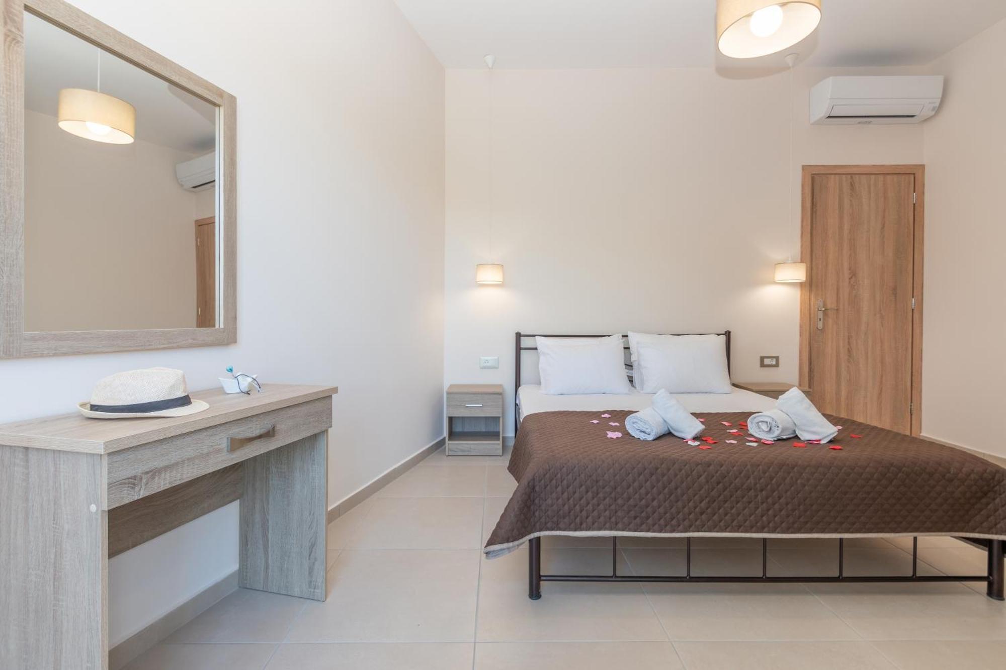 טסיליבי Katsaros Luxury Apts II 5 Min Walk To Beach מראה חיצוני תמונה
