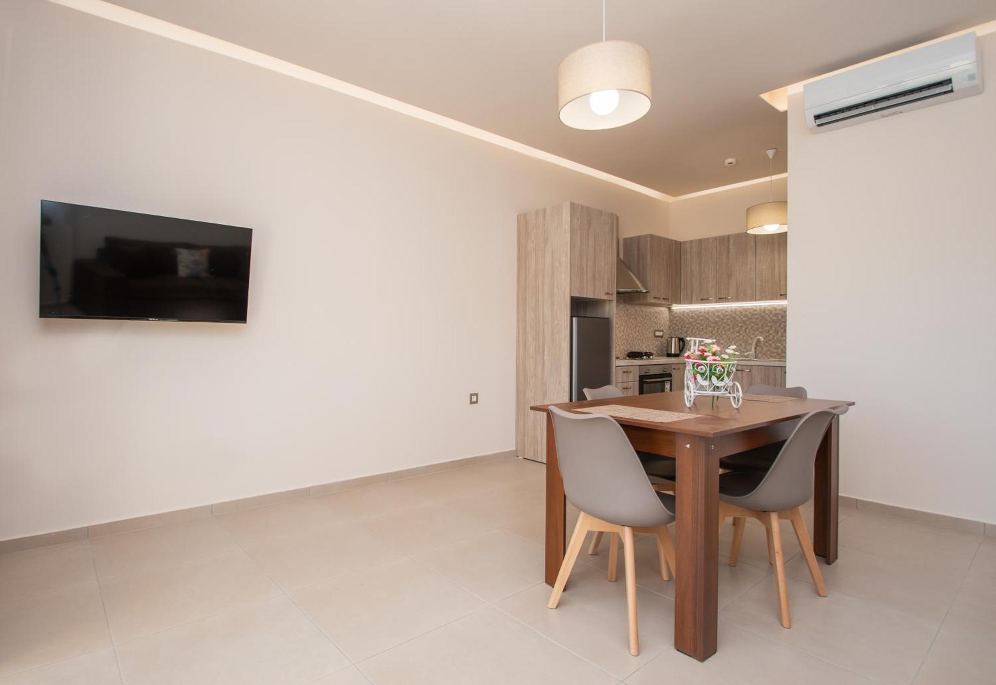 טסיליבי Katsaros Luxury Apts II 5 Min Walk To Beach מראה חיצוני תמונה