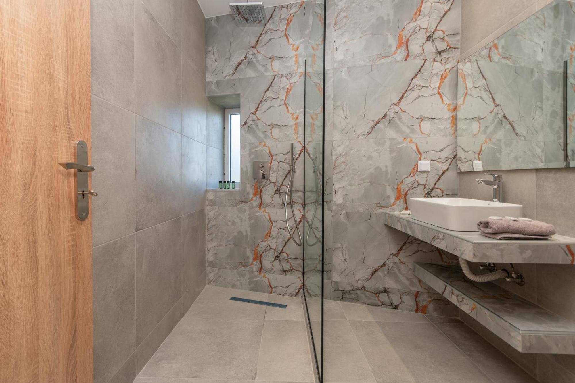 טסיליבי Katsaros Luxury Apts II 5 Min Walk To Beach מראה חיצוני תמונה