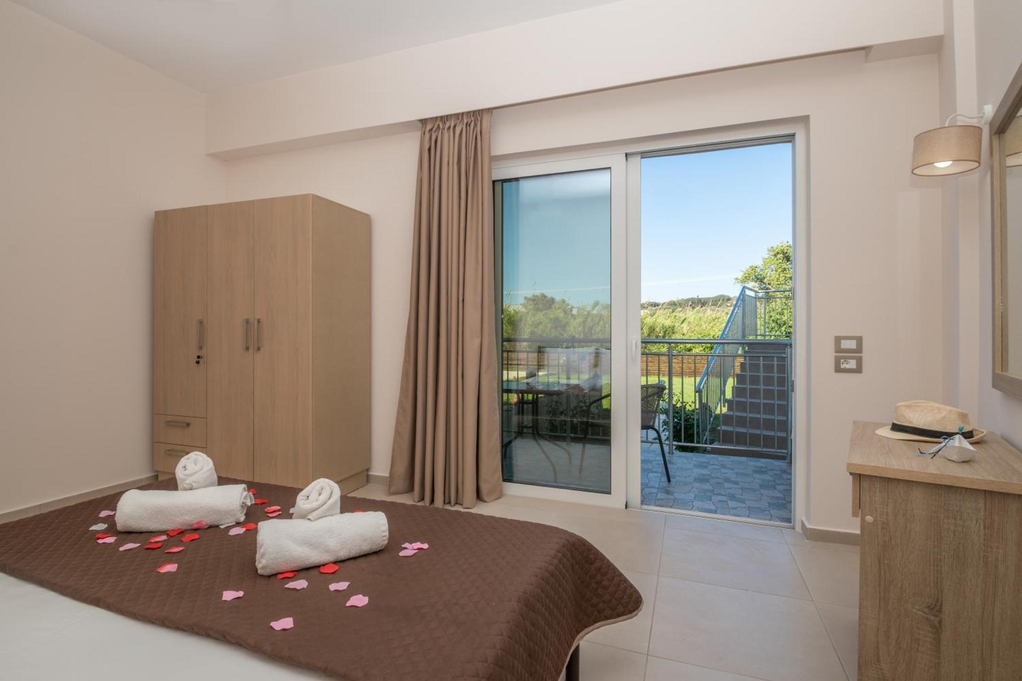 טסיליבי Katsaros Luxury Apts II 5 Min Walk To Beach מראה חיצוני תמונה