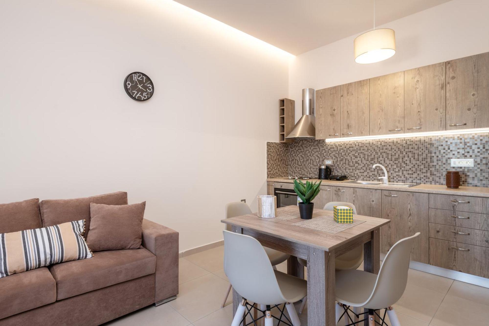 טסיליבי Katsaros Luxury Apts II 5 Min Walk To Beach מראה חיצוני תמונה