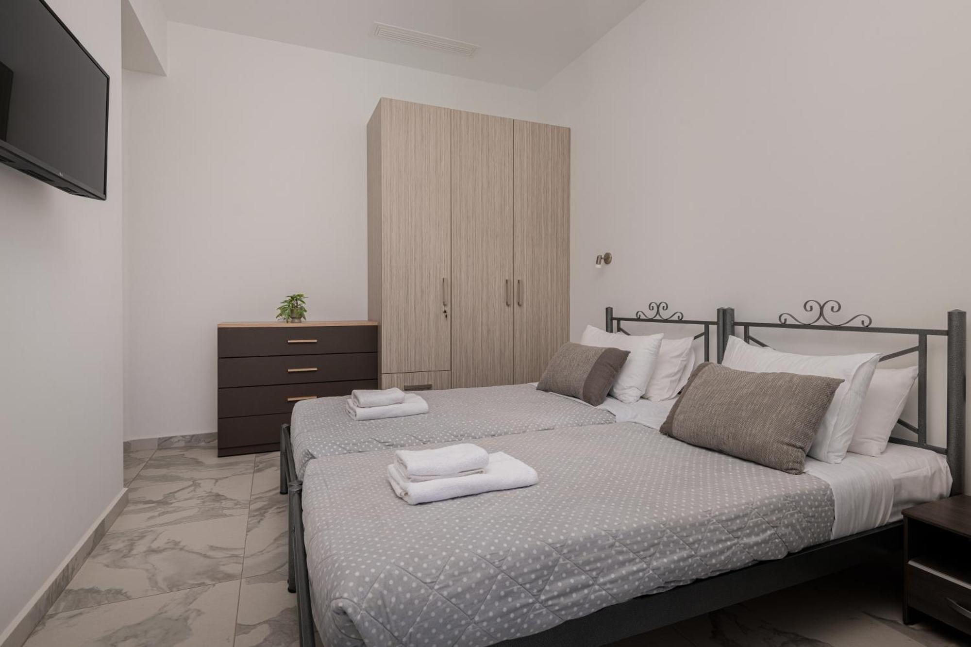 טסיליבי Katsaros Luxury Apts II 5 Min Walk To Beach מראה חיצוני תמונה