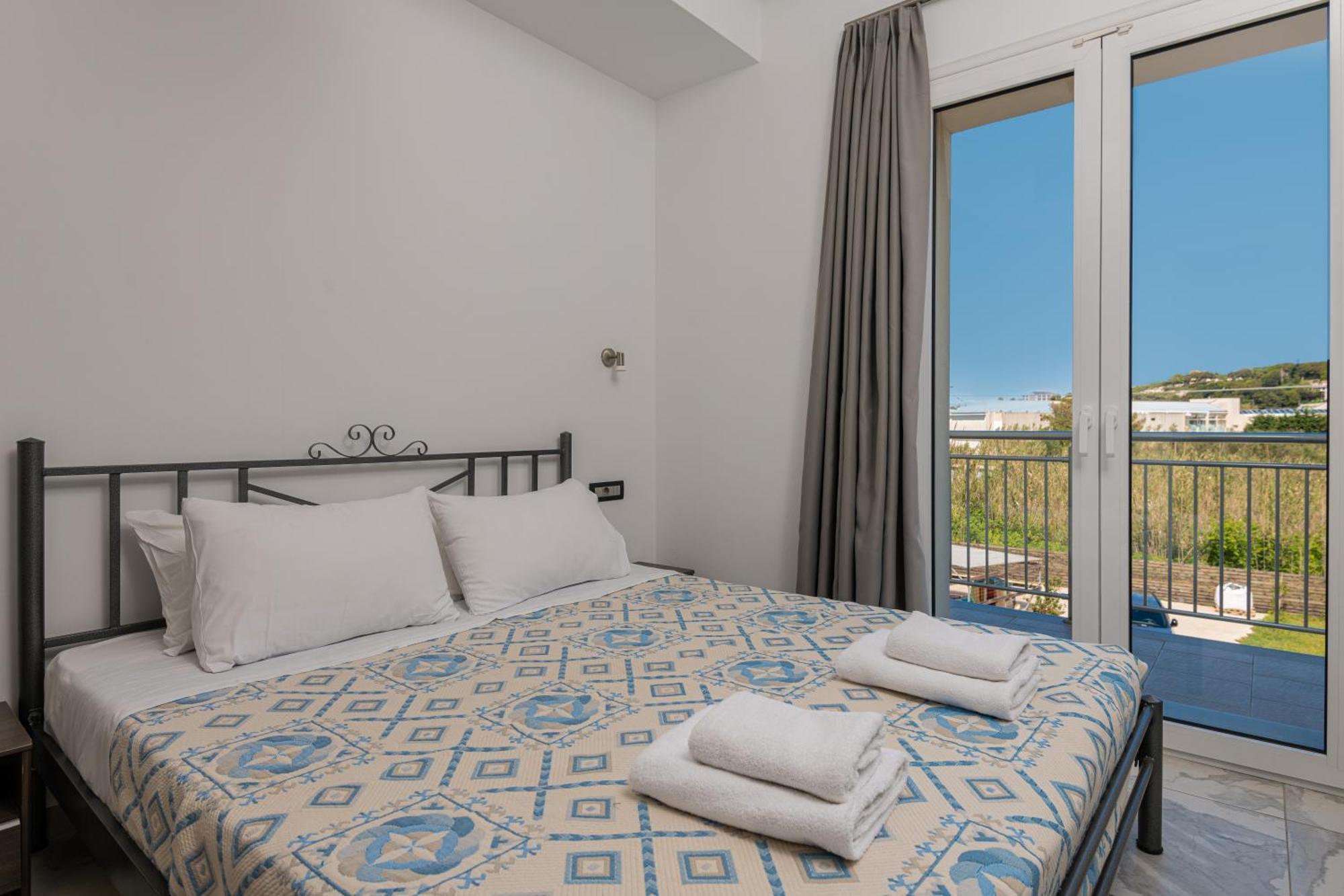 טסיליבי Katsaros Luxury Apts II 5 Min Walk To Beach מראה חיצוני תמונה