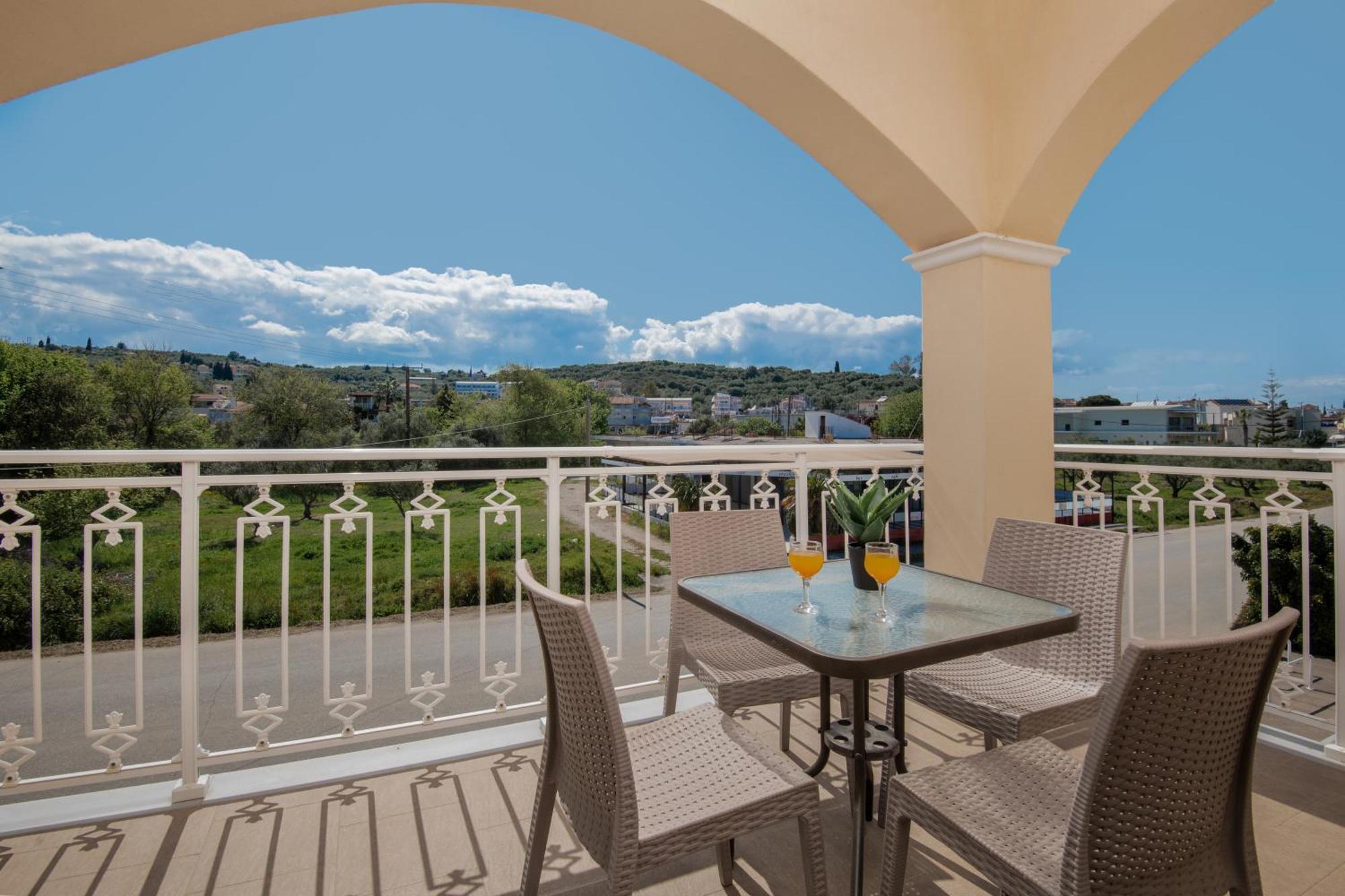 טסיליבי Katsaros Luxury Apts II 5 Min Walk To Beach מראה חיצוני תמונה