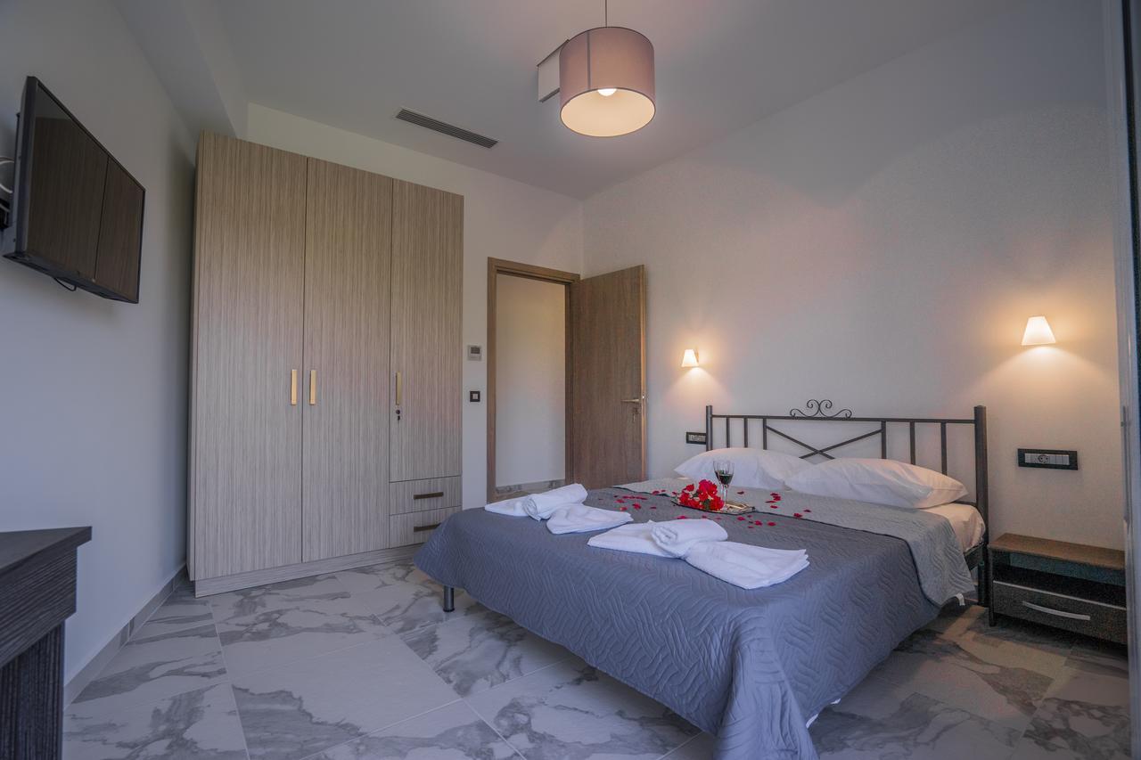 טסיליבי Katsaros Luxury Apts II 5 Min Walk To Beach מראה חיצוני תמונה