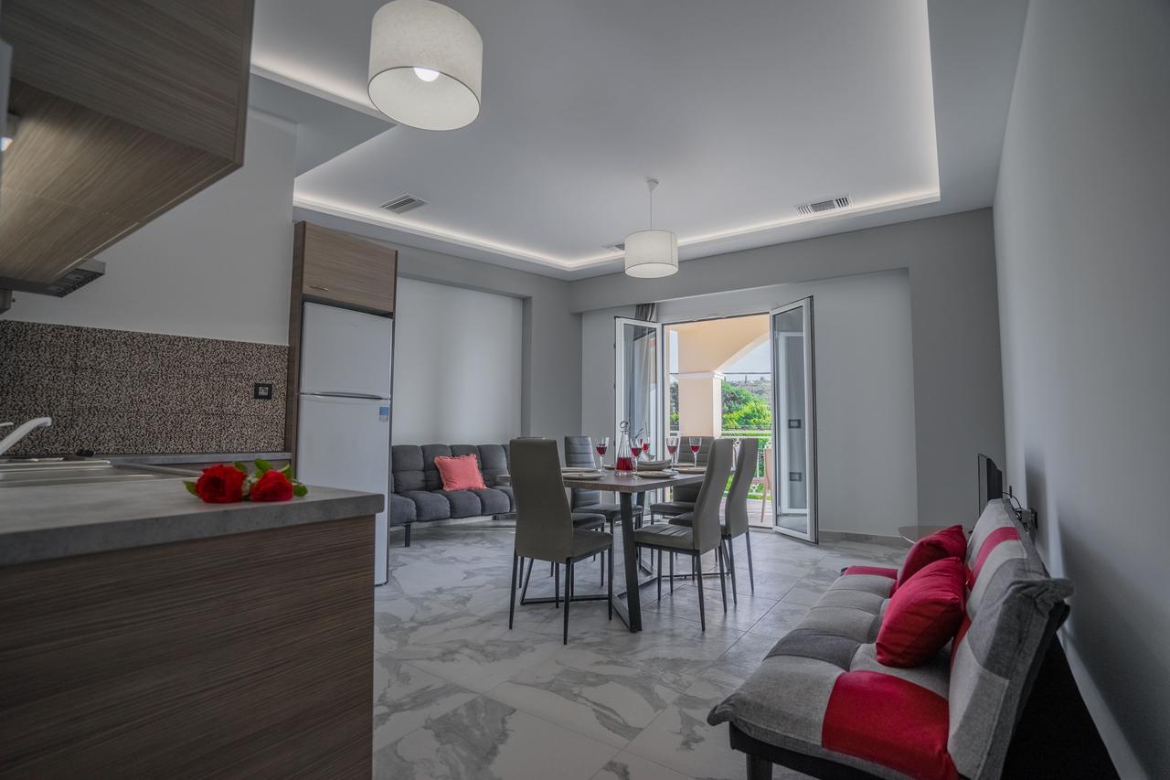 טסיליבי Katsaros Luxury Apts II 5 Min Walk To Beach מראה חיצוני תמונה